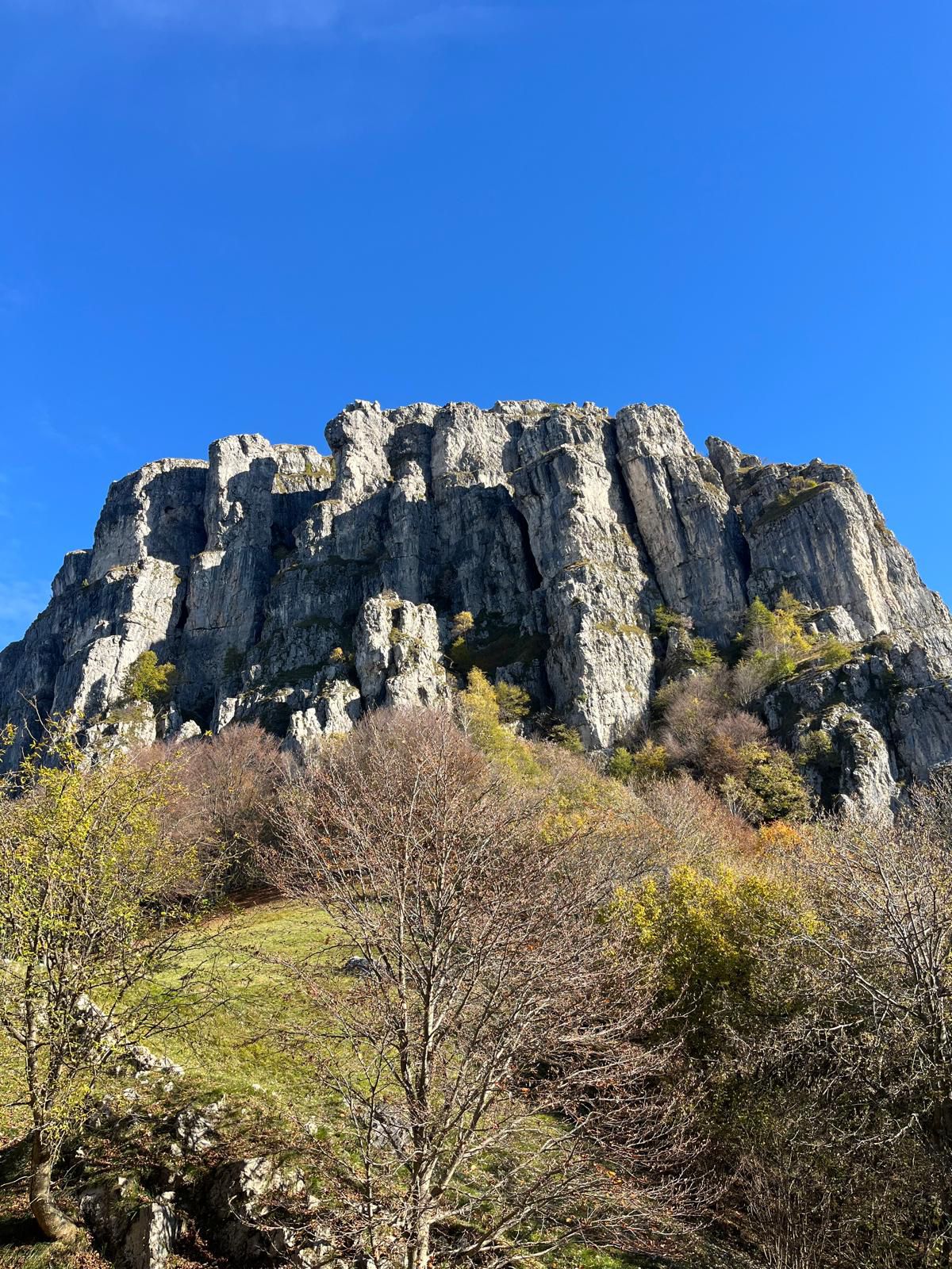 Le imponenti pareti rocciose del Resegone